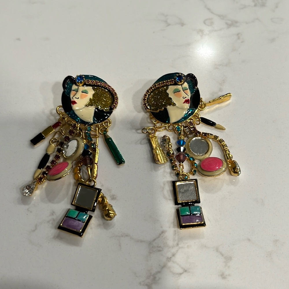 Lunch at the Ritz Glamour Earrings. - Picture 2 of 6